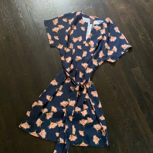 Ann Taylor Dresses & Skirts - NWOT Ann Taylor the navy floral dress